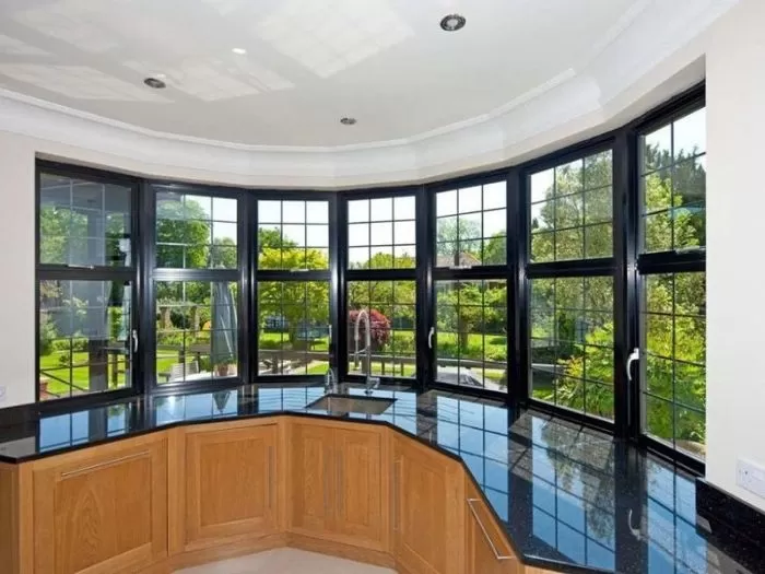 izosistem-qapi-ve-pencereler-yay-aylarinda-nece-secilmeli